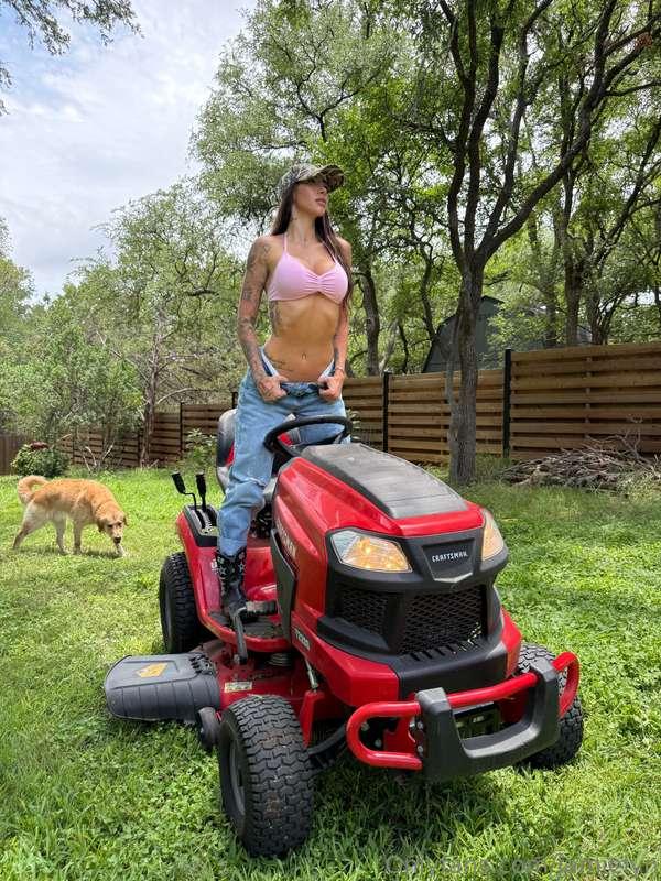 justtt a girl who lovess her rider! who elses lawn could use..