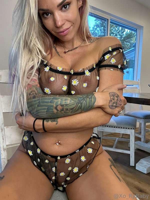 Do you like my outfit? Front or Back?