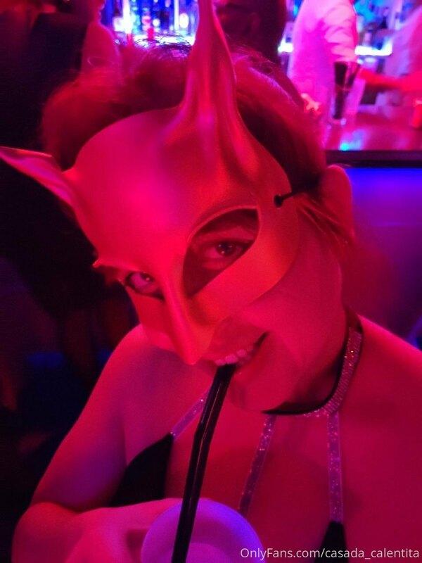 ?? Esta diablilla tiene ganas de fiesta. ?
?? This little de..
