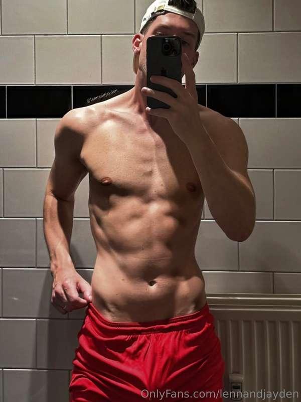 Horny after workout .. 🥵 help me clean up this mess 💦➡️