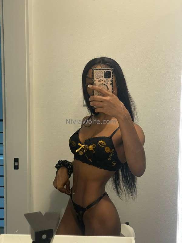 I wake up with my body looking this way. 🥹💕