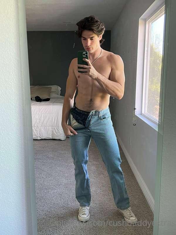 Like my new jeans? Been super into thrifting vintage lately ..