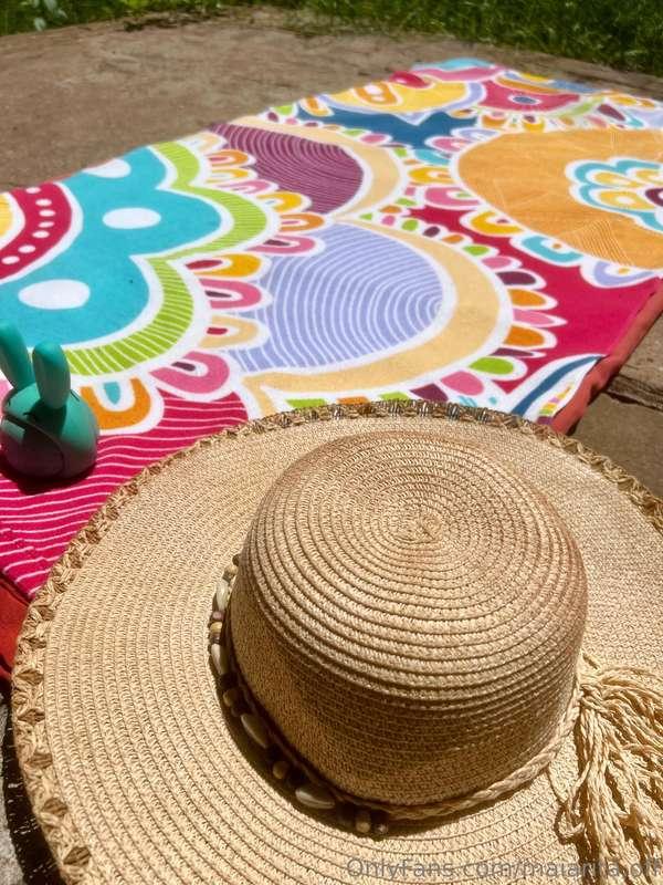 Really ☀️ today! and little surprise 🍑