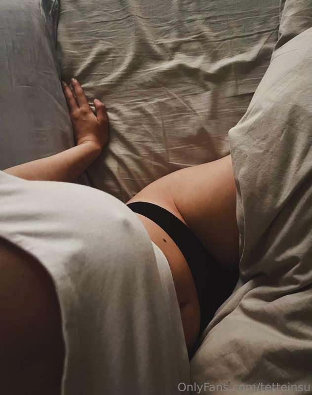 My evenings lately 🐈‍⬛ 
Wanna join me?