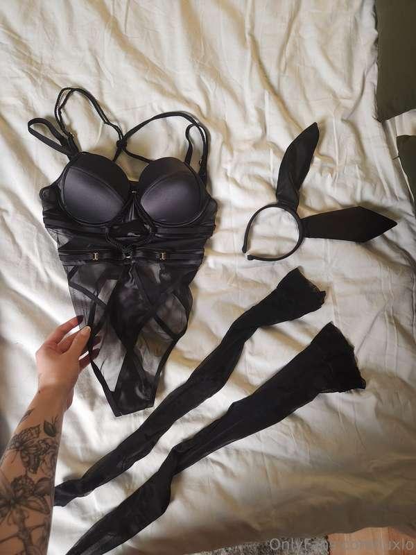 👀👀👀 one of the hottest outfits I wore in awhile.. coming soo..