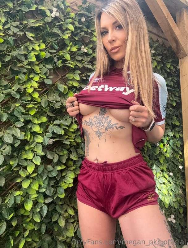 Do you think I’m good at handling balls? ⚽️ 