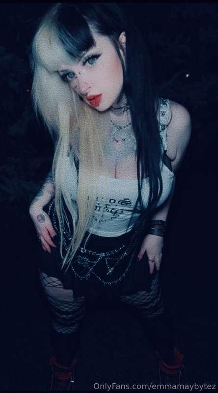 Come watch me get really naughty tnight😈🖤 only $3
@emmamayby..