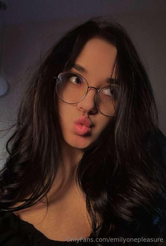 🔥 🔥 🔥
Daddy, I'm so horny and I don't know what to do🫦
Can y..