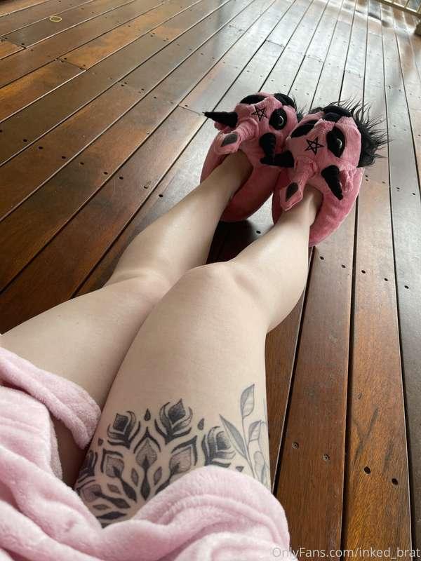 Just sitting by the pool with my new slippers. How cute are ..