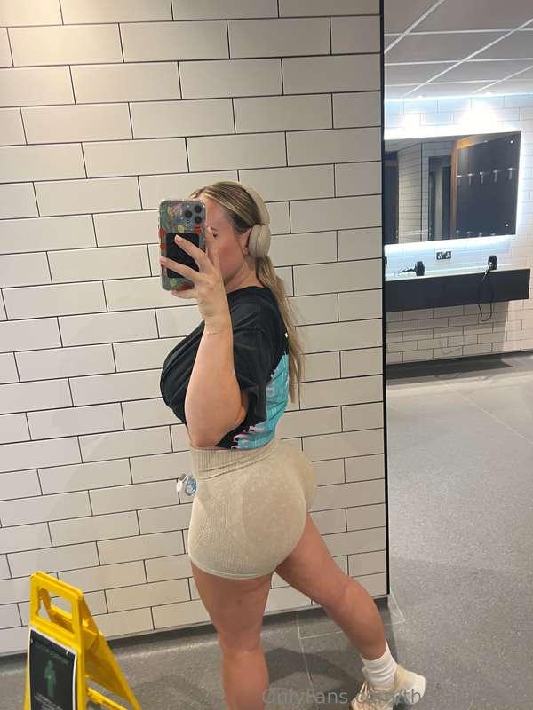 Do you like my ass in gym wear?