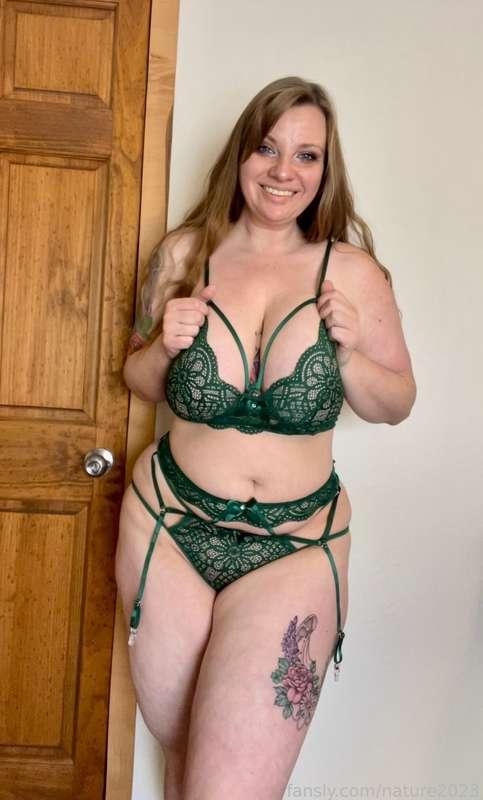 Check out all my green outfits I have waiting for you 😘💚💚💚

#fyp #naturedani #lingere #tease #sexy #custom #pawg #natural #bigtits #chubby #thick 