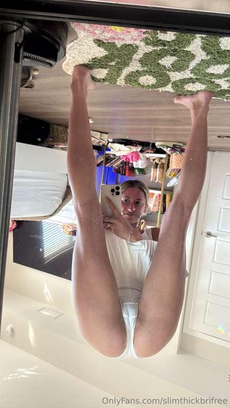 wanna see my pussy naked???? 🙈