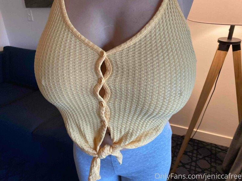 Mellow Yellow ... (UNLOCK to see my juicy juggs in this pict..