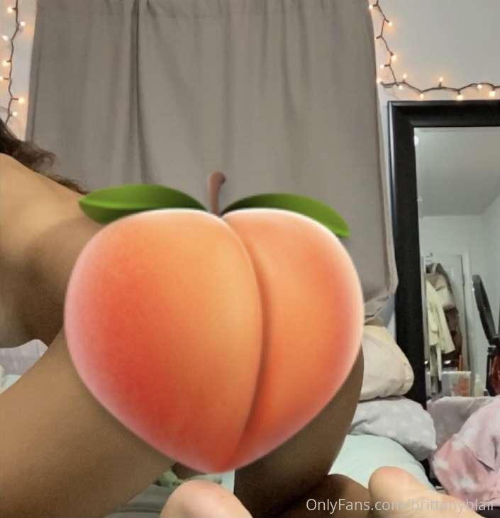 shaking my ass with my cheeks spread apart & you get to be d..
