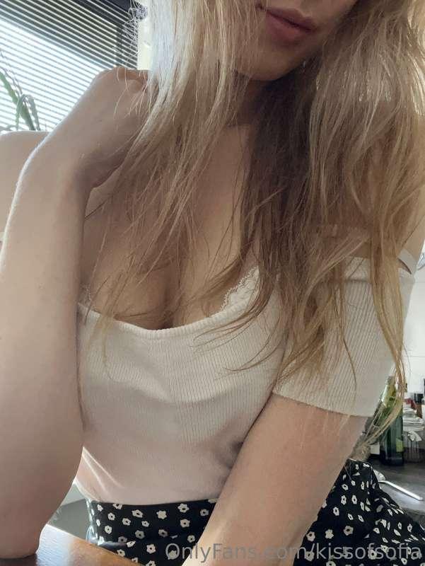 Waiting for my coffee like a good girl 😇✨