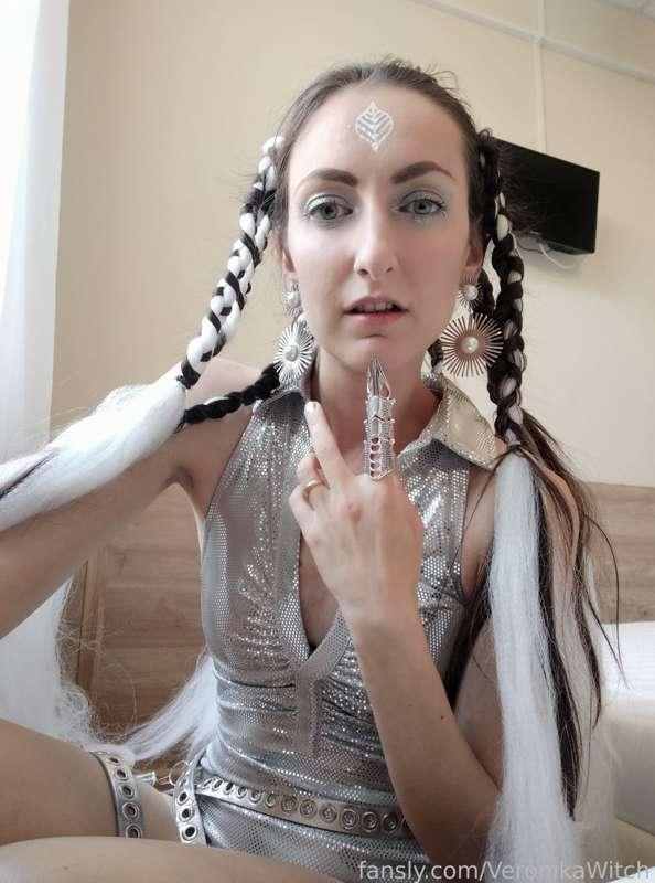 Do you like my costume for a kinky party?🚀👩‍🚀

#customs #videocall #sexting #witch #longhair #greeneyes #darkhair #brunette #slim #skinny #longlegs
#costume 