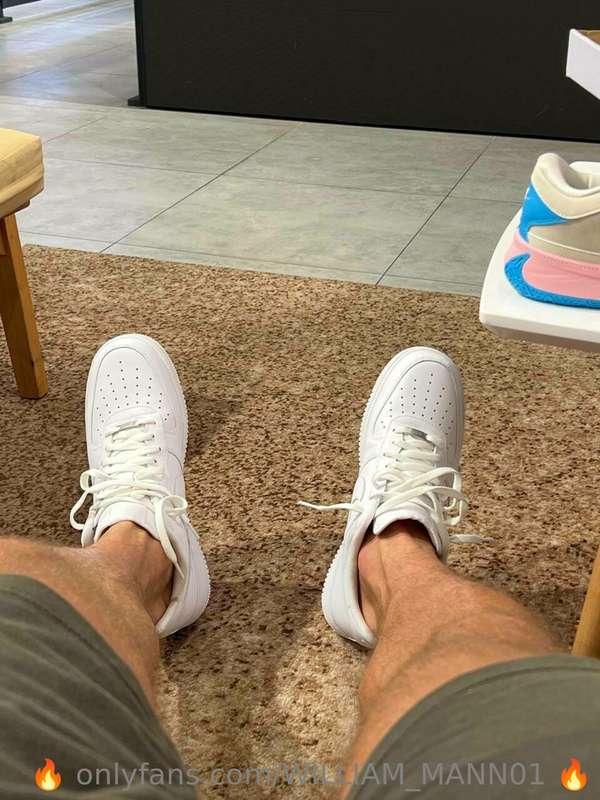 Feet size is 13.5 US
