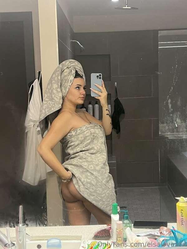 should i drop the towel or would u fuck me with it on?