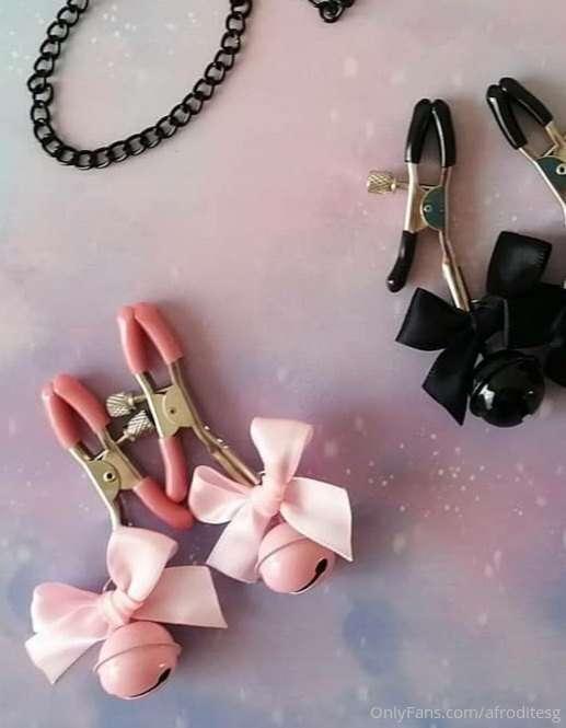 Me compré esas pinzas para jugar con mis pezoncitos y si, vo..