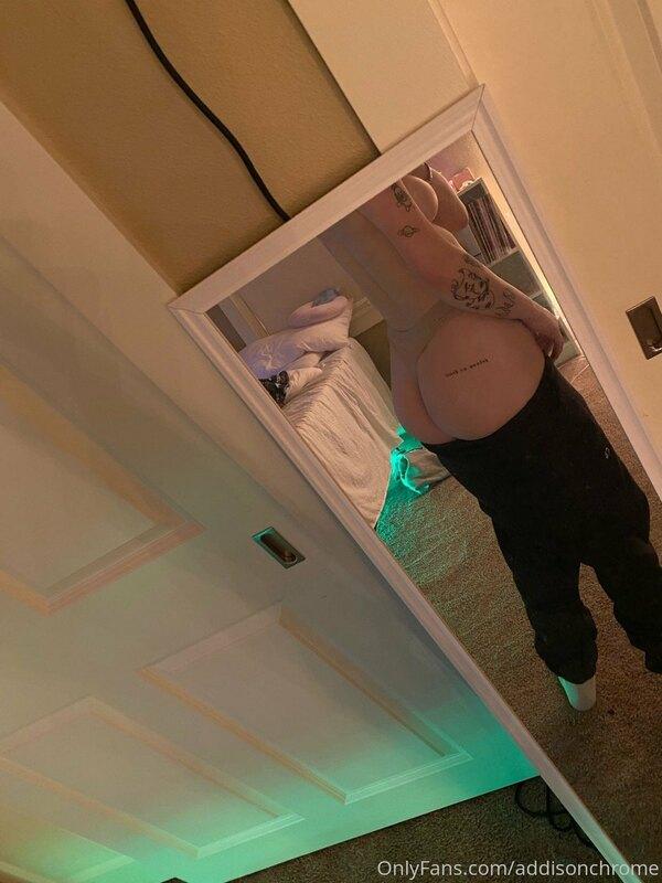 i look even better when i don’t have anything on ;)