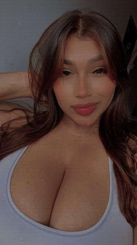 All the boobs lovers, where you at?😏