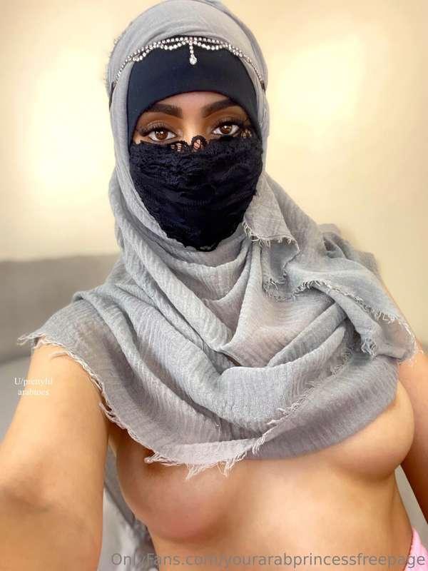 Start your new year right with your favourite hijabi slut!😈 ..