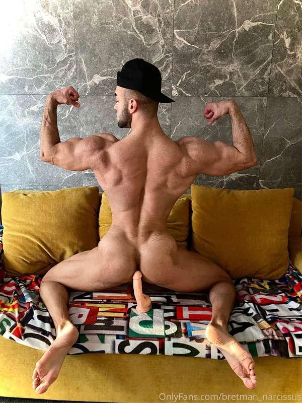 My muscular back and sexy ass 😍🤤