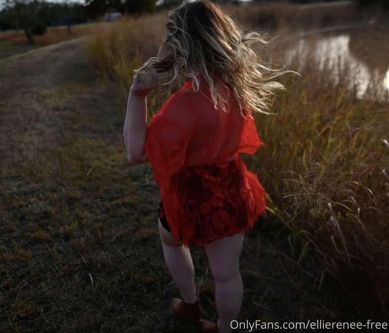 ellierenee-free image #0