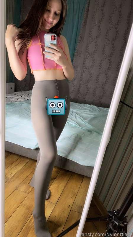 🐰 Comfy grey tights 🐰

#tights #pantyhose #fyp #selfie #new #nylon #nylons #legs #ass #brunette