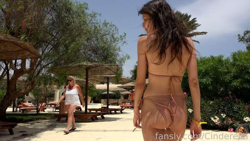 Nika-Sunny Day In The Pool Part 1 (Photo)