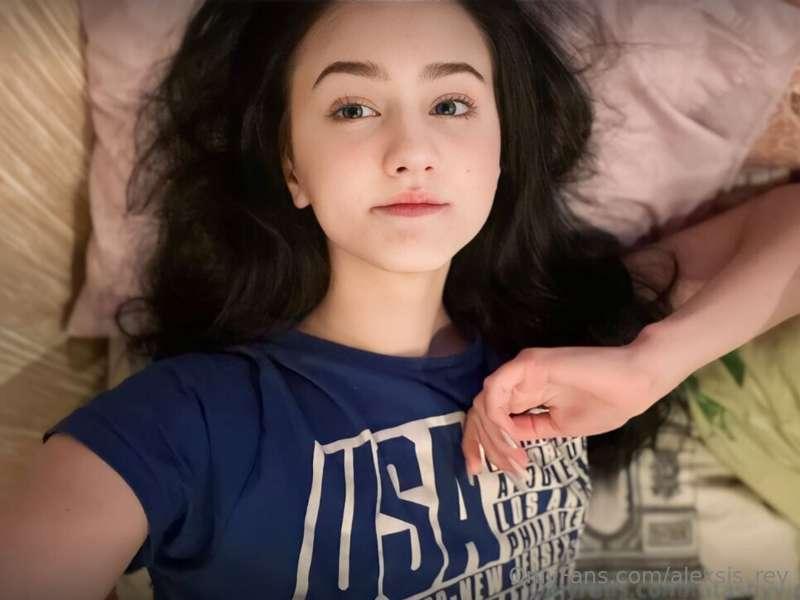 ⭐️ Subscribe FREE only NOW ⭐️

🍒@tatashyvip just turned 18 y..