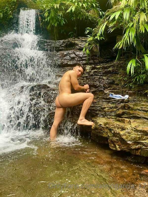 Nos bañamos juntos? 🔥😈 @brad2307
