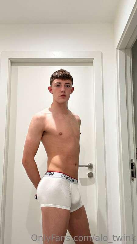 My dick was getting so hard in these tight boxers!😈