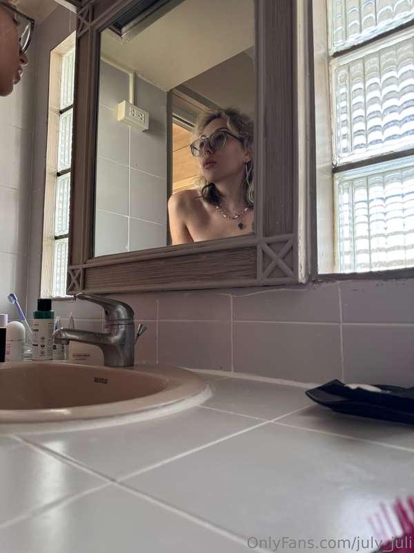 Tip of the day: Look in the mirror and smile🌞 Have a good da..