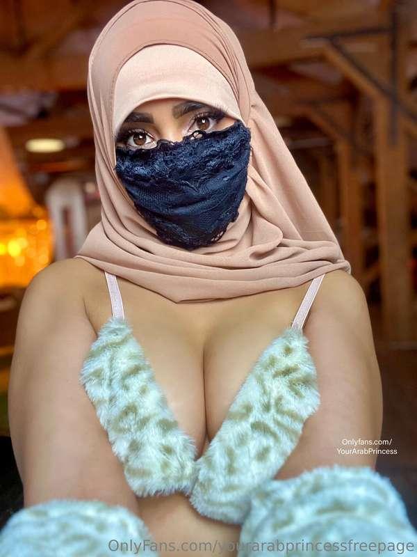 Wanna put your cock between them?🍆 Uncensored versions on my..