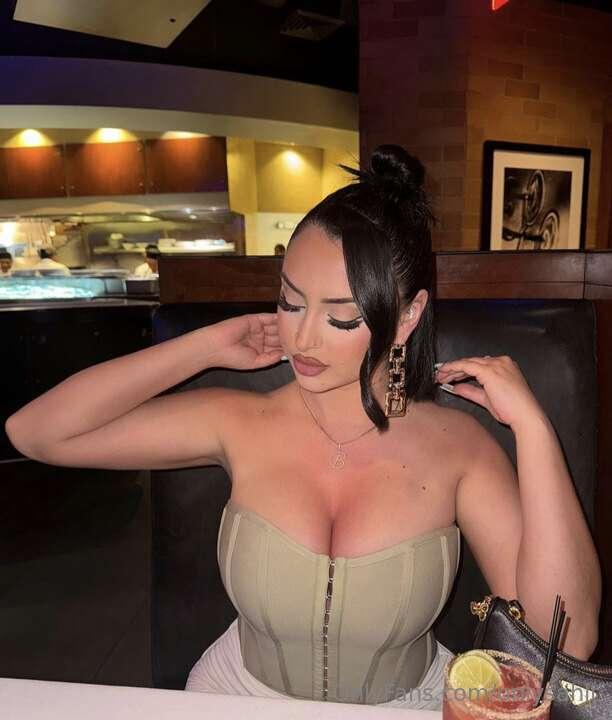 POV we’re at dinner but I'm the meal 😋