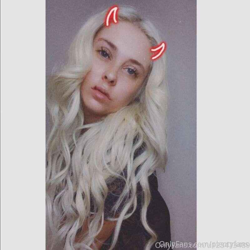 Follow her🤤✨
Top 3.9%🥵
1 Subscription = Sucking Dick Video 😈..