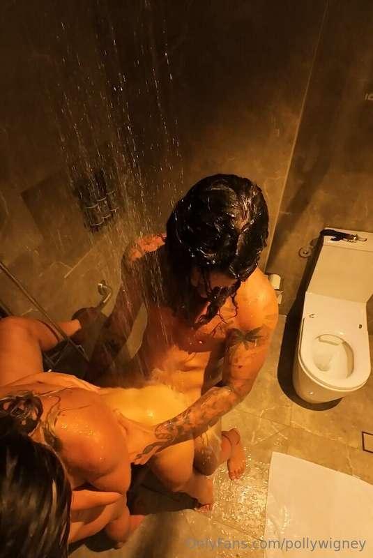 DISCOUNTED THREESUM VIDEOES! 💦
In your DMs. If there’s a par..