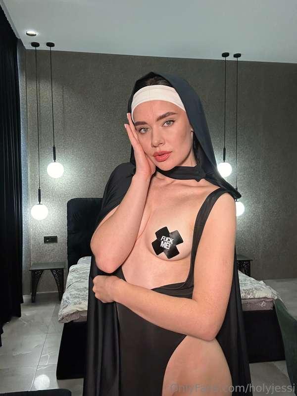 holyjessi main image