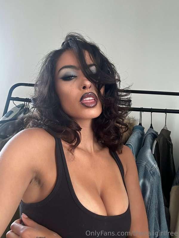 craving your attention🫦