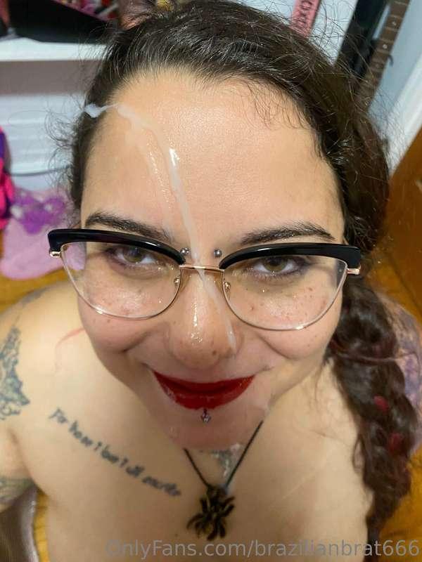Happy Friday!! Any custom video requests or dick ratings wil..