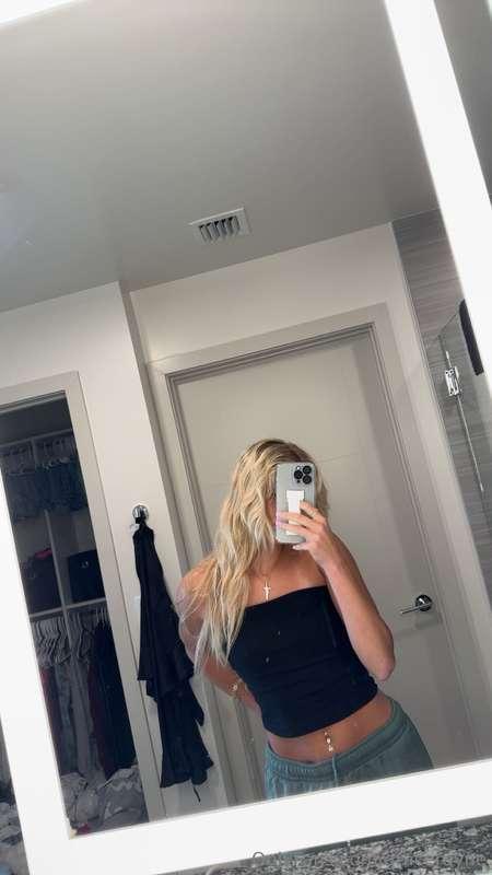 boo send me a hit me uppp in my dms if you want to see me ta..