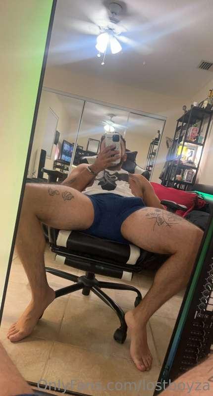 who up w me? 👀