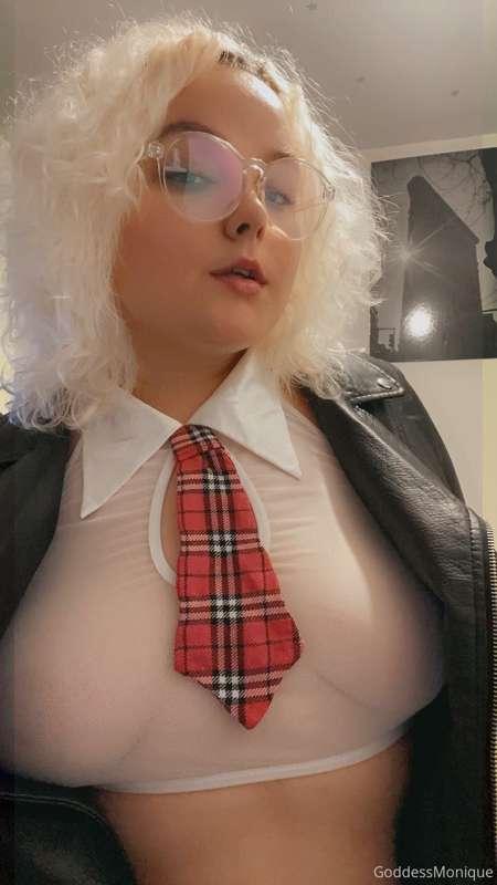 With glasses or without babe ? 🤔