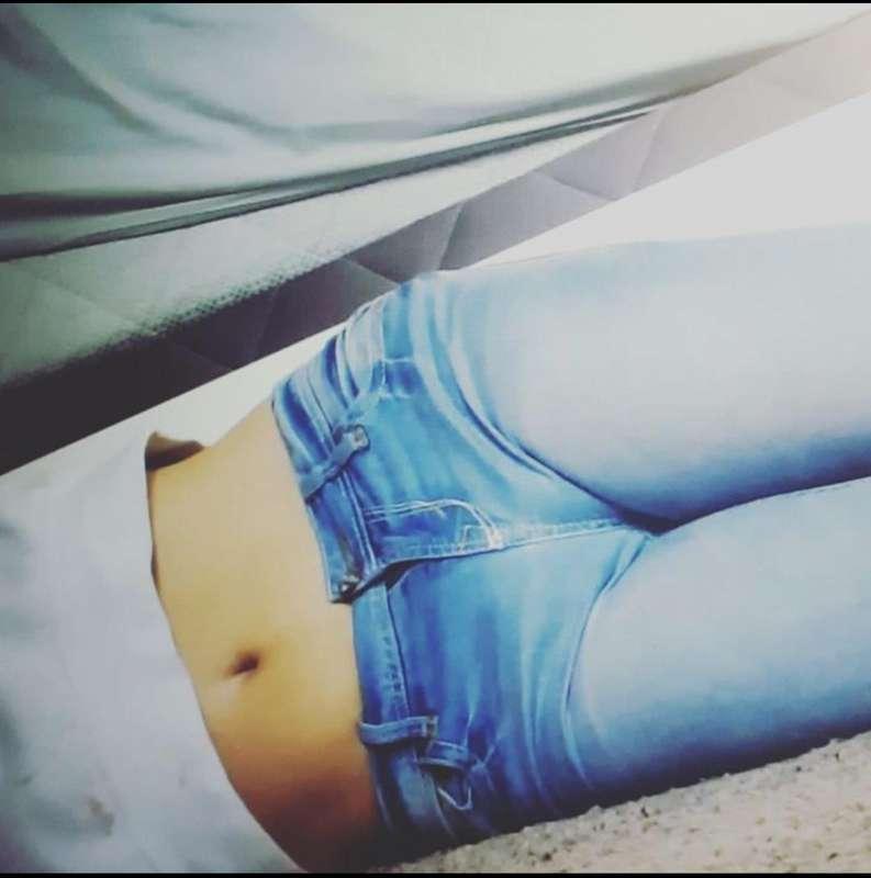 A member asked about seeing my bellybutton more here is one pic!