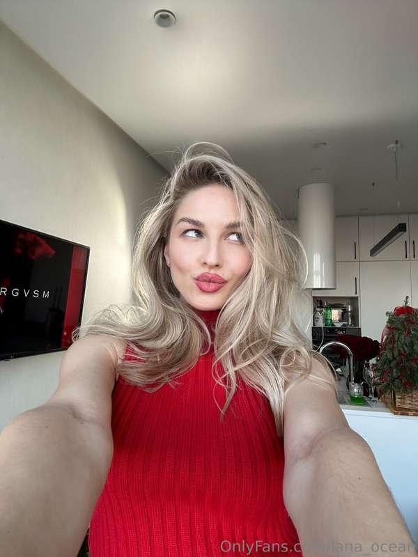 Blonde hair, blue eyes, the soul of a playful pussycatThough..