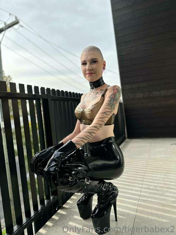 Like me in latex? I wanna see your cocks x tip me and I'll s..