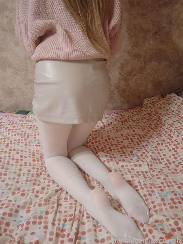 🤍

❀ #petite #paleskin #teen #young  #barelylegal #feet #footfetish #skirt #pantyhose #nylon #nylonfetish ❀