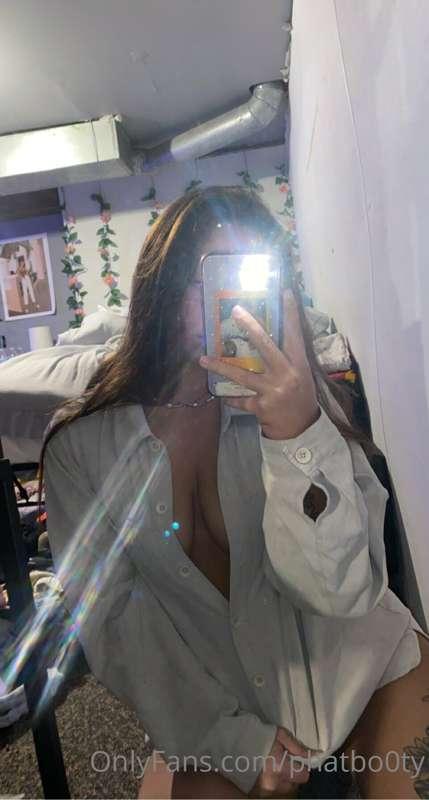 dm me if you wanna see what’s underneath🤍😘