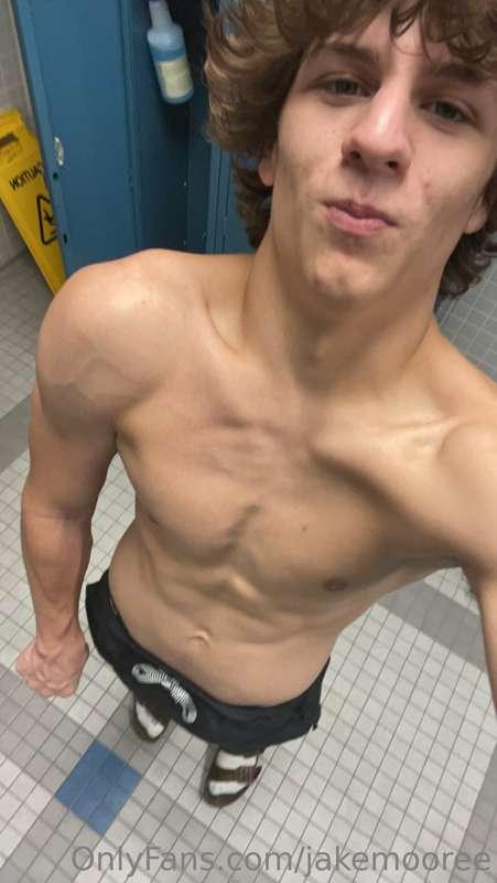 jakemooree image #0